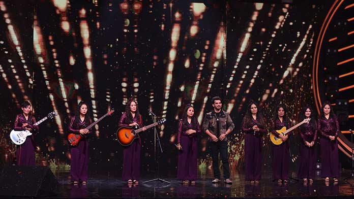 Mahila-Band-earns