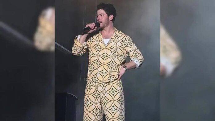 Nick-Jonas-sings-‘