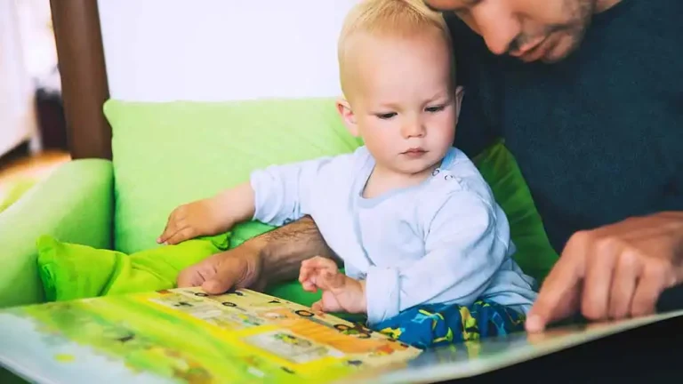 Reading aloud to young kids offers lifelong benefits: Researcher