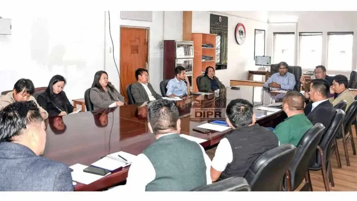 CEO holds meeting with political