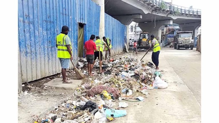 DMC clears waste along NH-39