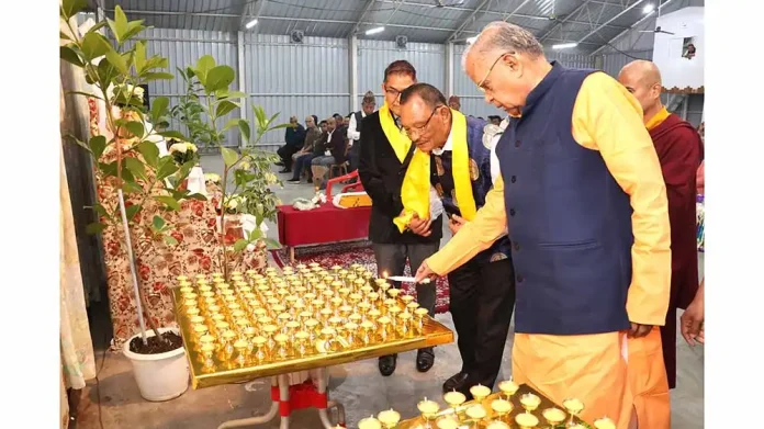 Governor graces Buddha